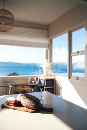 Incredible Waterview - 4 Bedroom Hobart Waterside Cottage